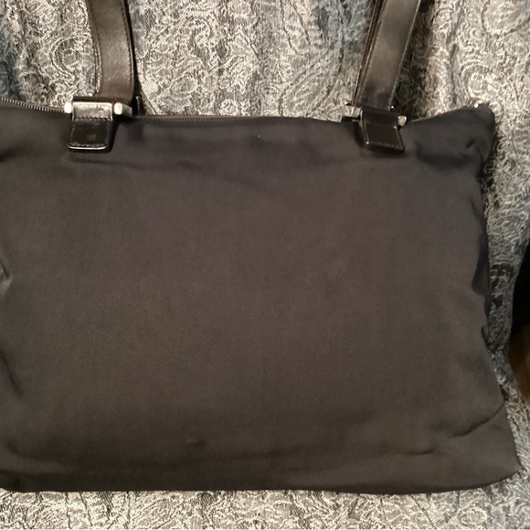 Gucci chocolate brown nylon and leather shoulder bag with silver hardware - Picture 3 of 15